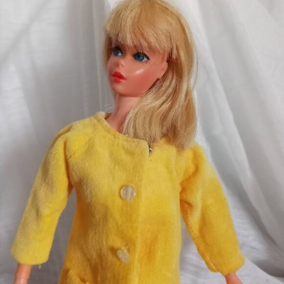 VTG Barbie Yellow Velvet Coat CLONE Clothes Button Flower Detail Jacket NO DOLL - Picture 3 of 8